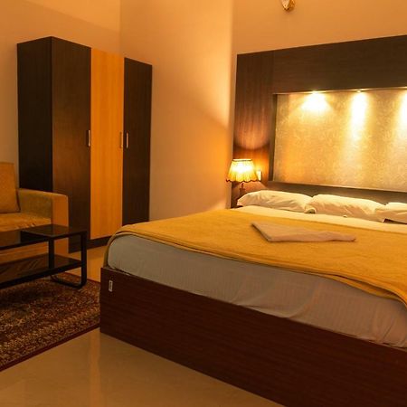 Aramana Holiday Inn Alappuzha Exterior photo