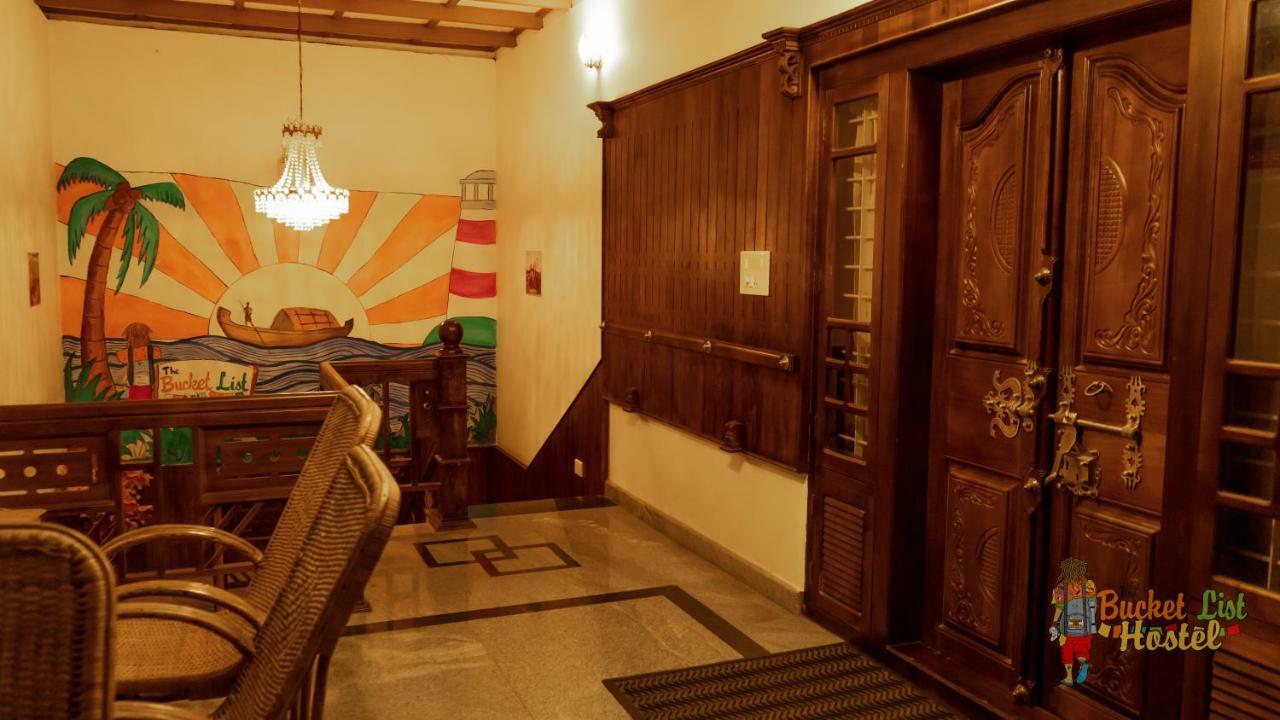 Aramana Holiday Inn Alappuzha Exterior photo